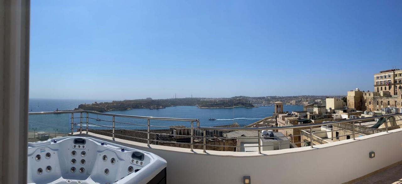 Valletta Luxury 4-Bedroom Duplex With Stunning Sea Views Private Terrace And Jacuzzi Bagian luar foto