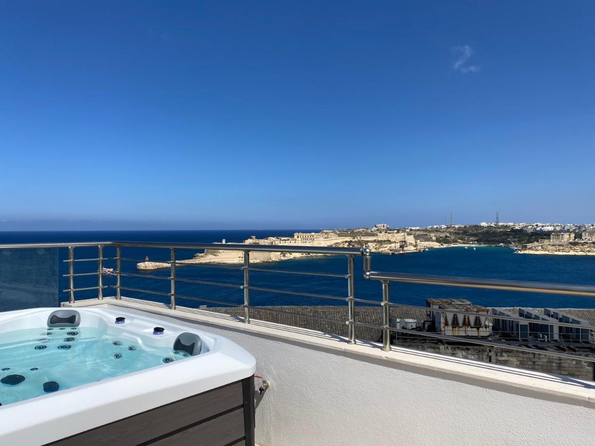 Valletta Luxury 4-Bedroom Duplex With Stunning Sea Views Private Terrace And Jacuzzi Bagian luar foto