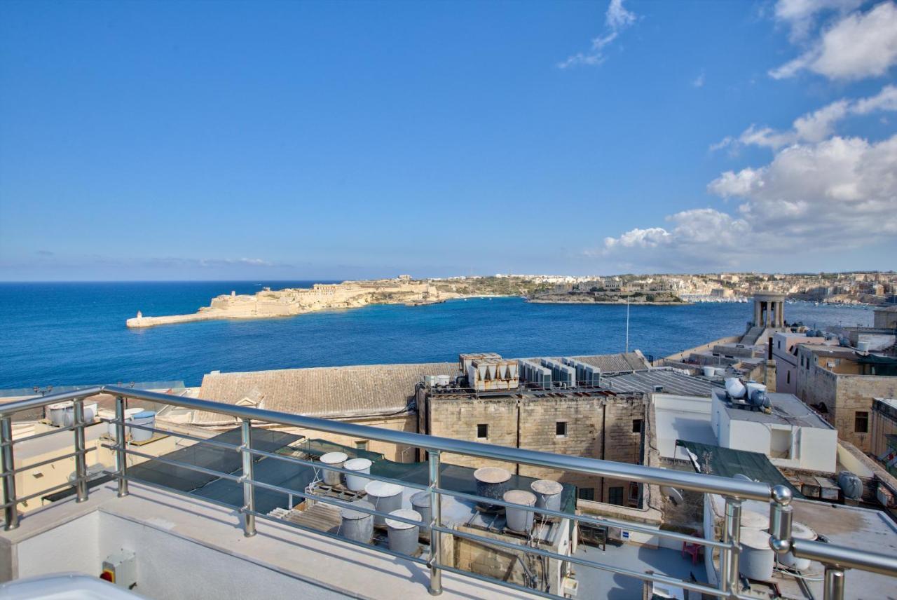 Valletta Luxury 4-Bedroom Duplex With Stunning Sea Views Private Terrace And Jacuzzi Bagian luar foto