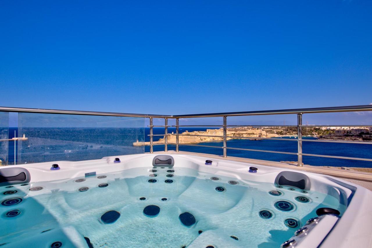 Valletta Luxury 4-Bedroom Duplex With Stunning Sea Views Private Terrace And Jacuzzi Bagian luar foto