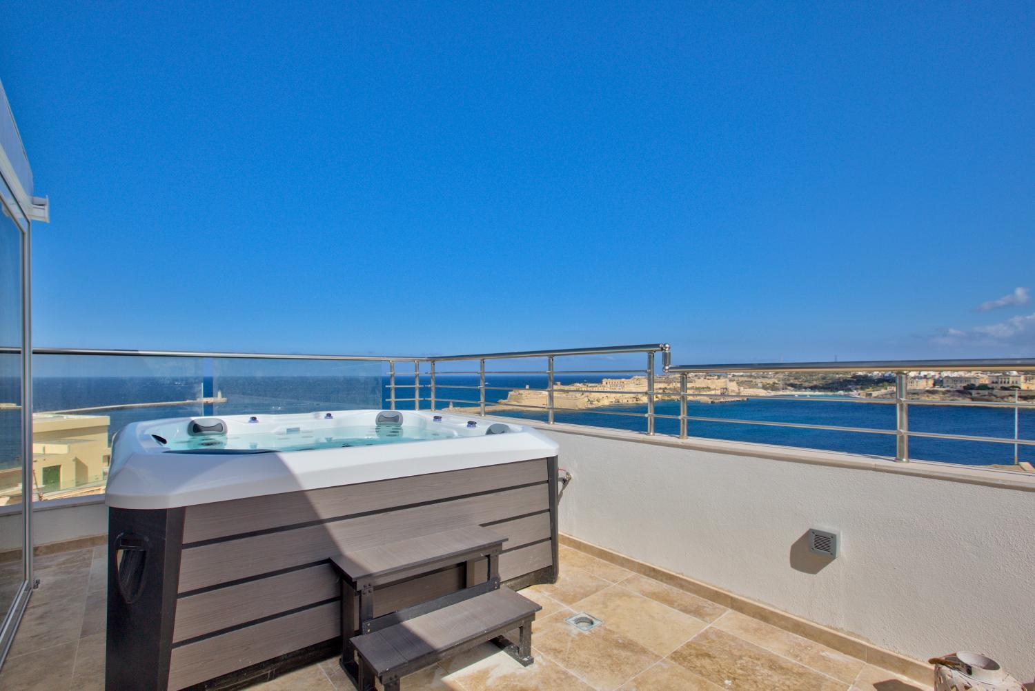 Valletta Luxury 4-Bedroom Duplex With Stunning Sea Views Private Terrace And Jacuzzi Bagian luar foto