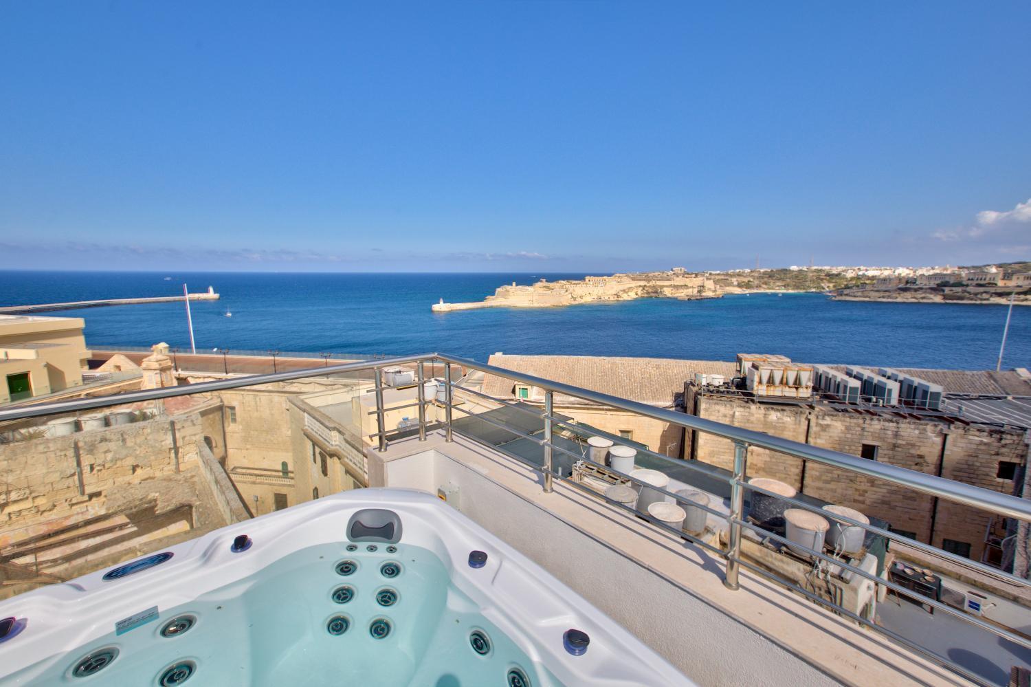 Valletta Luxury 4-Bedroom Duplex With Stunning Sea Views Private Terrace And Jacuzzi Bagian luar foto